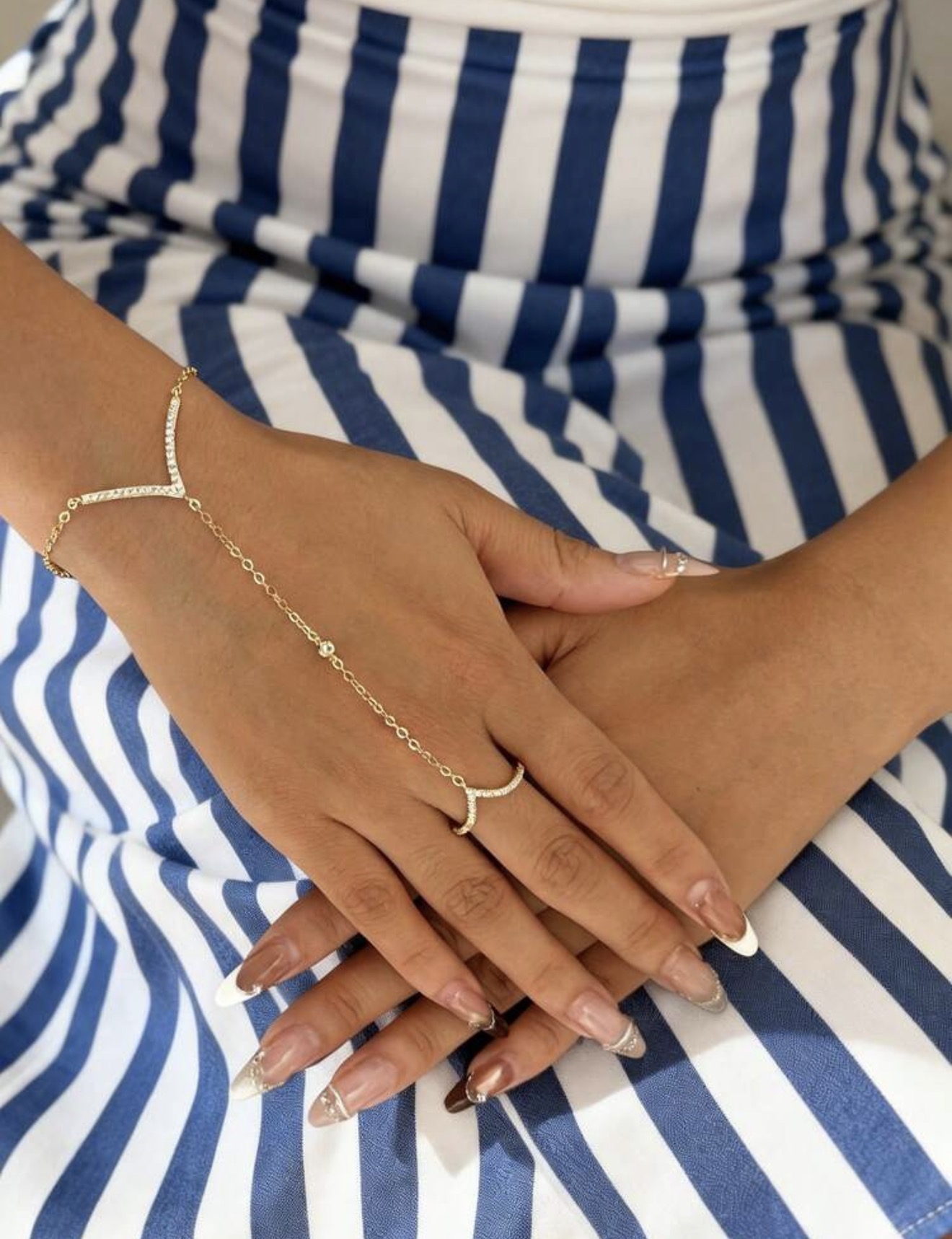 Handchain bracelet 