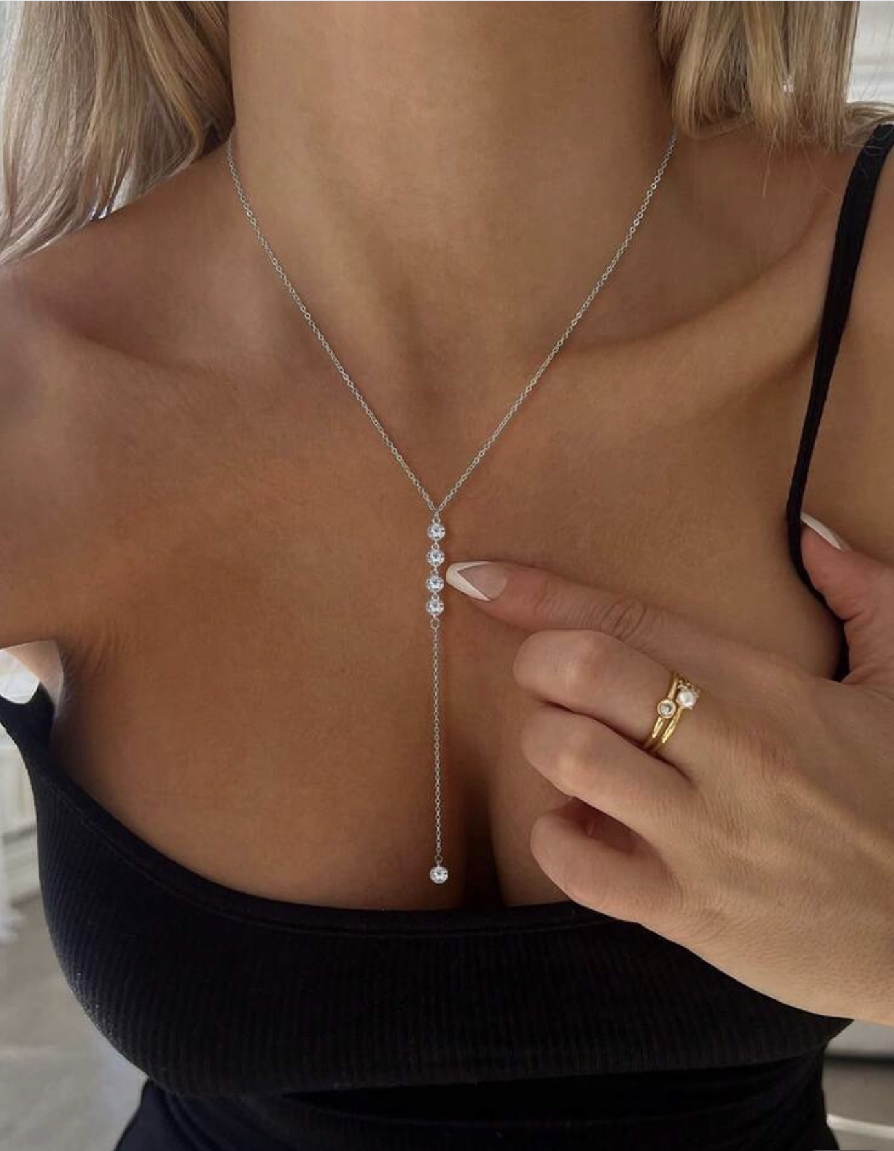 Neck lace dropping