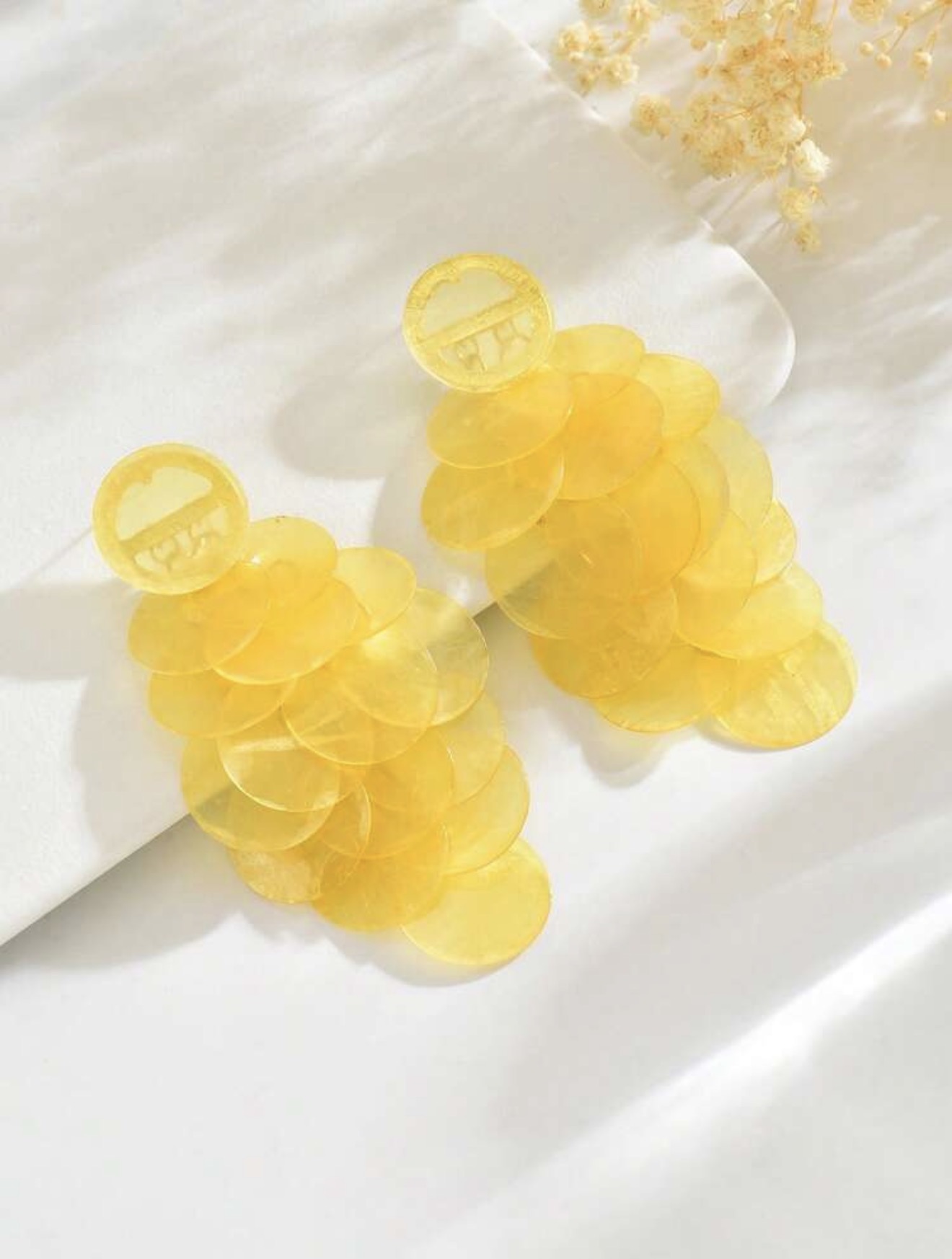 A yellow earrings